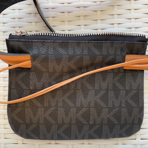 Michael Kors NWOT Fanny/Belt Bag. Black and Grey Size Large? - Picture 6 of 9